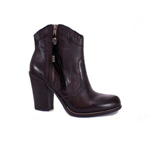 Kelsi Dagger Brooklyn "Hanly" Leather Ankle Boots – Skull Detail – Women’s 9